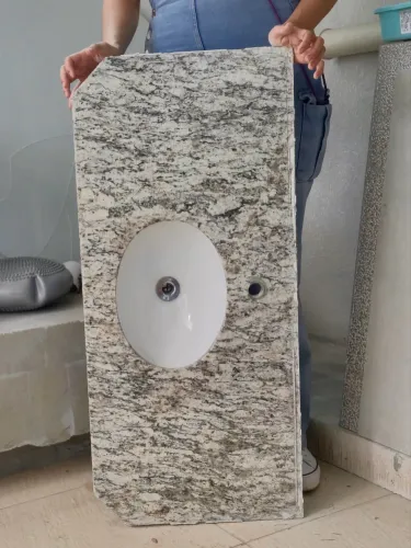Pedra de mármore para banheiro com cuba e testeira