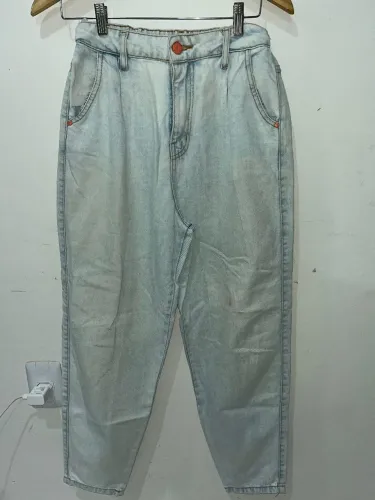 Calça Mom Jeans Slouchy Lavagem Clara (com elástico)
