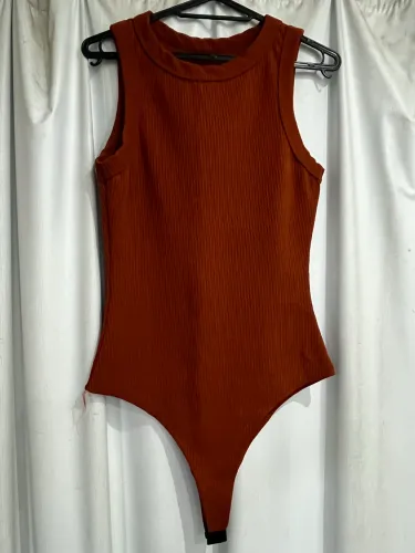 Body marrom