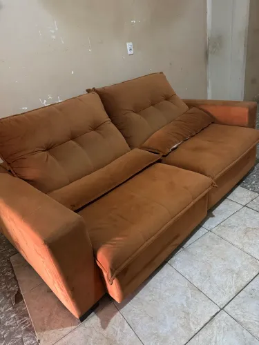 Sofá retrátil e reclinável