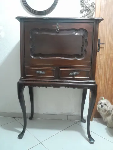Antigo barzinho em madeira nobre estilo Chipandelle