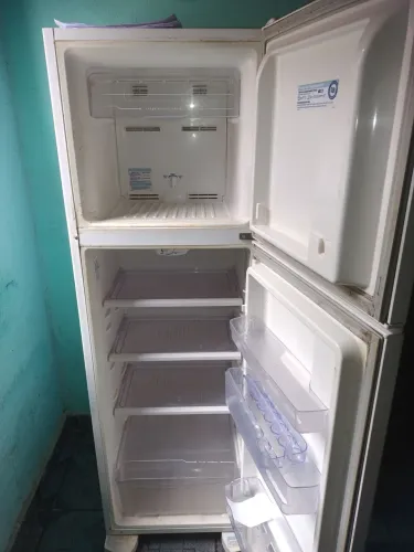 Vende_ se uma geladeira modelo Df35a Eletrolux