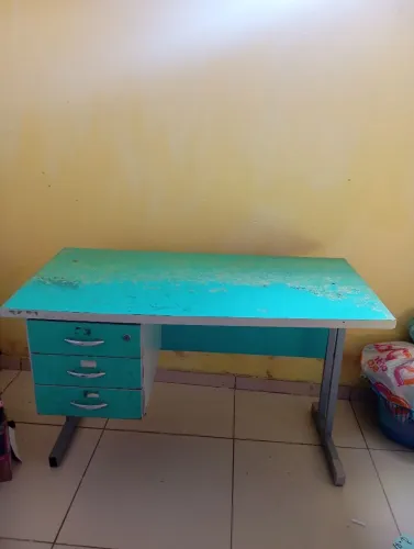 Mesa para Escritório / Estudo com 3 Gavetas