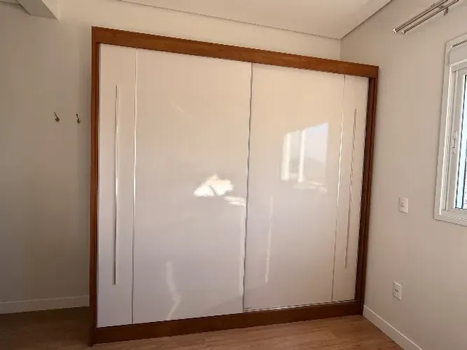 Guarda-roupa de casal em MDF