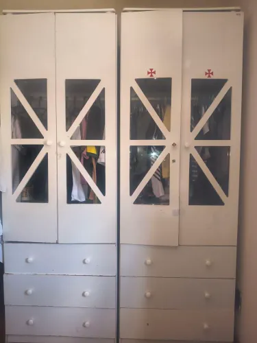 Vendo 2 guarda roupa