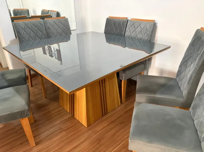 Mesa de jantar com 8 cadeiras