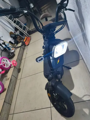 Bicicleta Scooter Elétrica Zurbe 32Km/h com 40 km autonomia Semi Nova