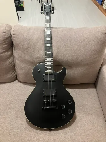 Guitarra Dean Thoroughbred Stealth