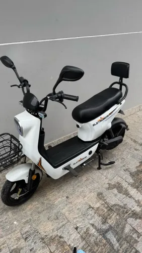 Scooter Elétrica Eletromobi OXXY 1000W Branca - Seminova - Apenas 3 usos!