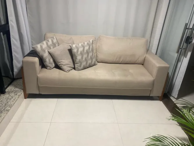 Vende se esse sofá usado