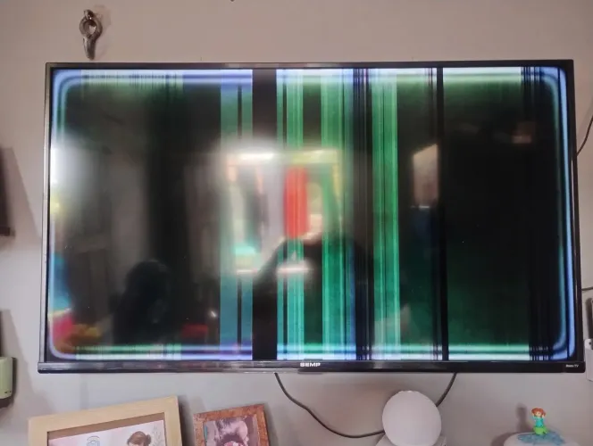 Tv de 43 SEMP com defeito apagou