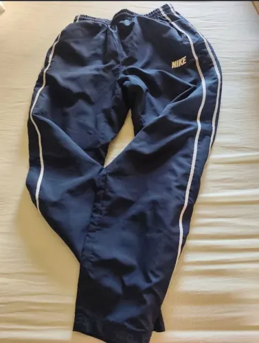 Calça Nike e bermudas infantis