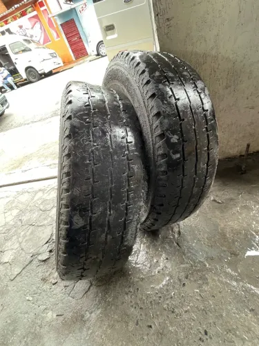 2 Pneus Firestone caminhão