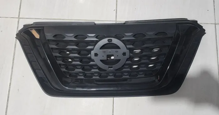 Grade frontal Nissan Kicks 2018