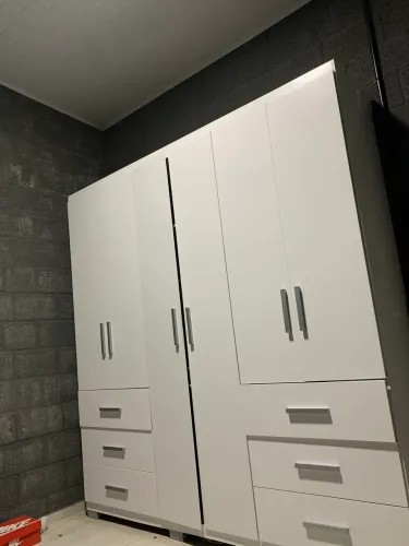 Guarda roupa semi novo