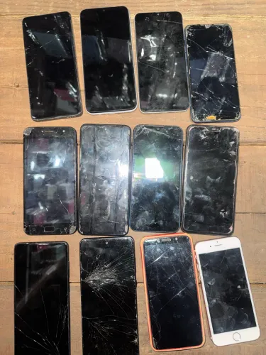 Lote Telefones para concerto ou peças tendo dois na senha de bolinha 