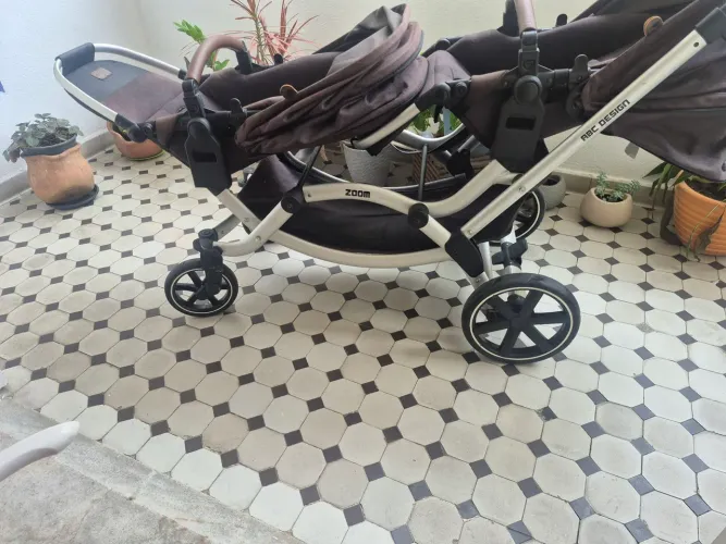 Carrinho Gêmeos ABC Design Zoom marrom, até 44 kg, INMETRO, R$ 2.200