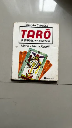 Livro sobre Tarô