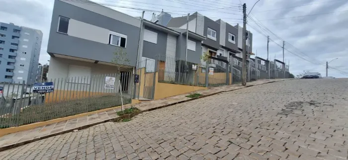 Sobrado à venda em Caxias do Sul, bairro Colina Sorriso