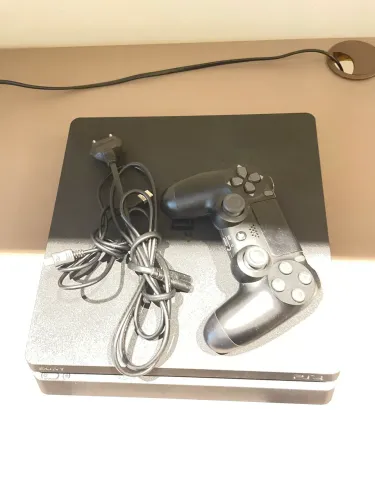 PS4 apenas 1 controle 
