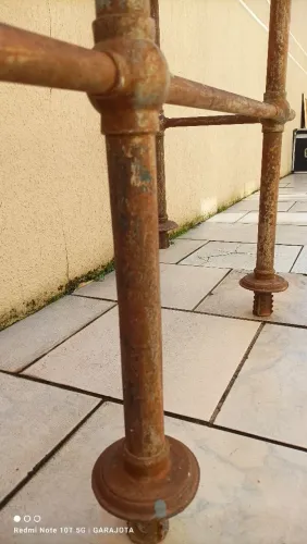 Guarda corpo de antigo vagão de trem 