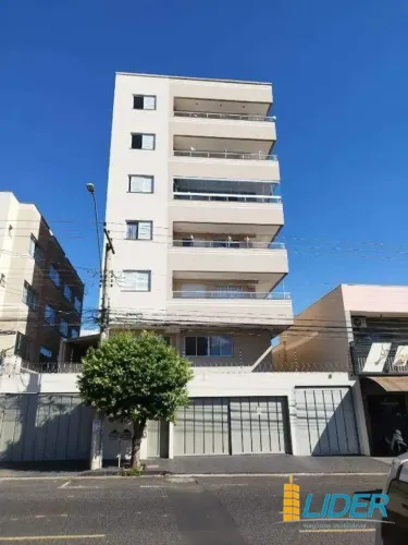 Apartamento à venda, 3 quartos, 1 suíte, 2 vagas, Santa Mônica - Uberlândia/MG