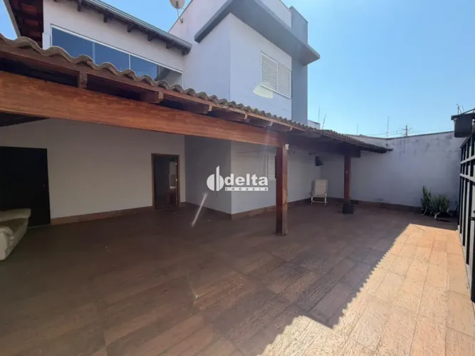 Casa residencial com 5 quartos e 4 suítes disponível para venda e locação no bairro Jardim