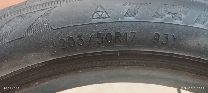 Pneus 205 50 r17 - em bom estado - valor 160,00 os dois .