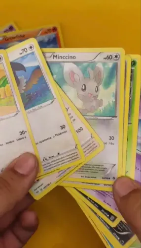 Cartas de Pokémon ORGINIAL 50 ALEATORIAS SÓ HOJE, BRILHANTES INCLUSAS !!