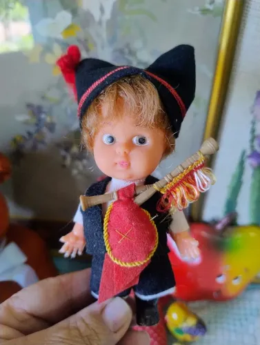 Boneco antigo lembrança de viagem gaiteiro