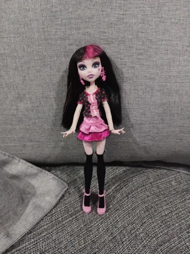 Monster high Draculaura passeio no shopping 