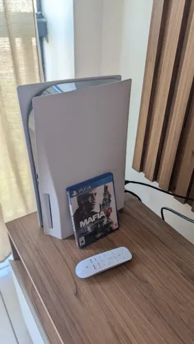 ?PlayStation 5 (PS5) Mídia Física + 1 Controle DualSense + Jogo Mafia III
