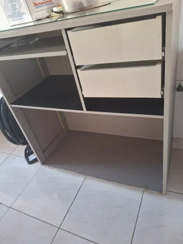 Vendo balcão de loja com rodinhas bem conservado 