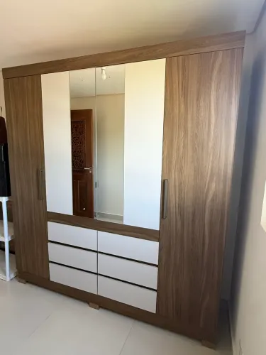 Guarda roupa casal com espelho novissimo!