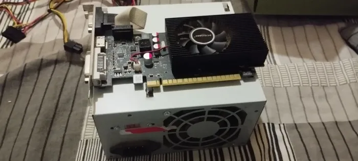 GT 740 4gb + fonte 500w