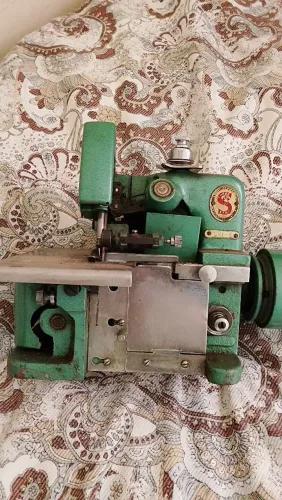 Máquina overlock semi-industrial portátil ( chinesinha )