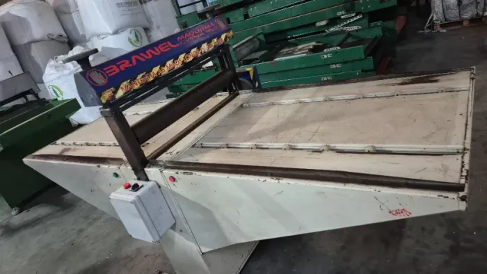 MÁQUINA DE CORTE E VINCO ROTATIVA (CALANDRA)