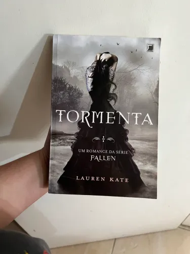 Livro Tormenta vol. 2 da série Fallen de Lauren Kate
