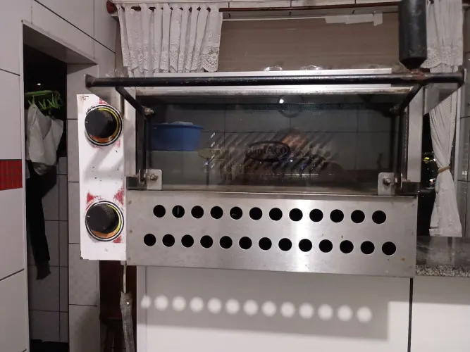 Forno com pedra refratária e infra vermelho