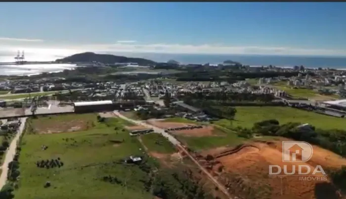 Terreno em Loteamento à Venda no Bairro Village