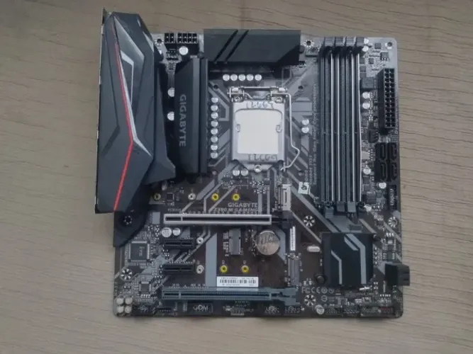 Placa mãe GIGABYTE GAMING -Z390