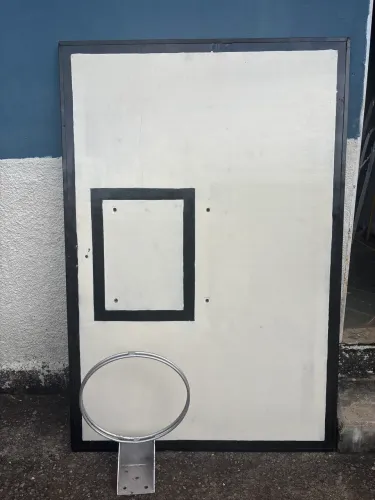 Estou vendendo uma tabela de basquete profissional com o aro 