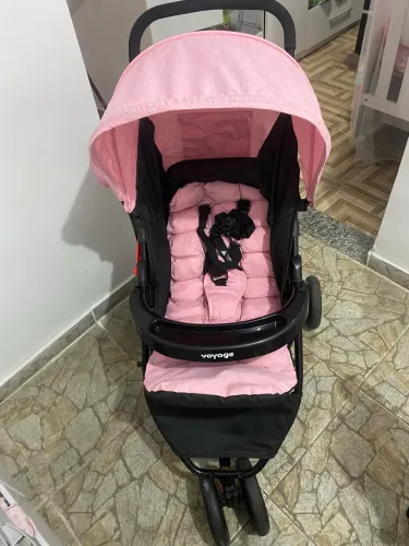 Carrinho de bebê rosa/ voyage