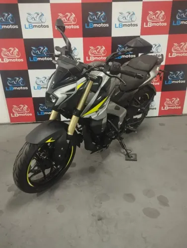 Dominar NS 400