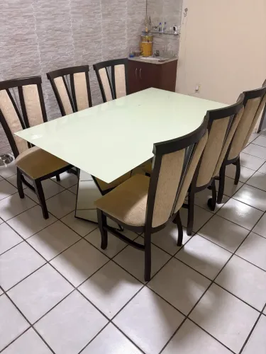 Mesa de jantar com 06 cadeiras