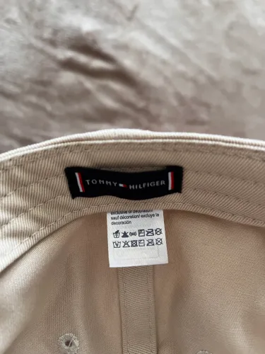 Boné Tommy Hilfiger Clássico Bege