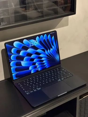 MacBook Air M4 Midnight blue 13.6