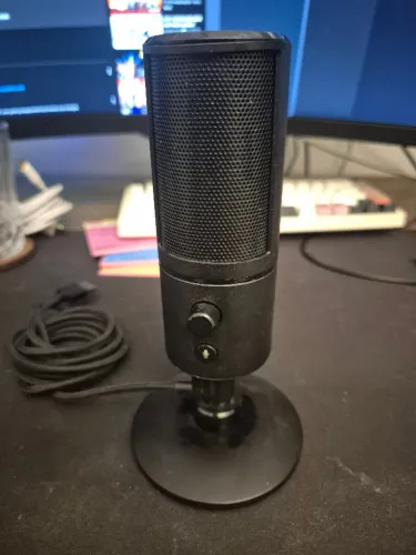 Microfone Razer Seiren X