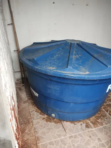 Caixa d'água bom estado pra uso1000 lt