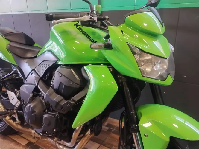 KAWASAKI Z 750 ANO 2010 LINDA MOTO PARCELAMENTO NO CARTÃO DE CRÉDITO ( ACEITO TROCA )